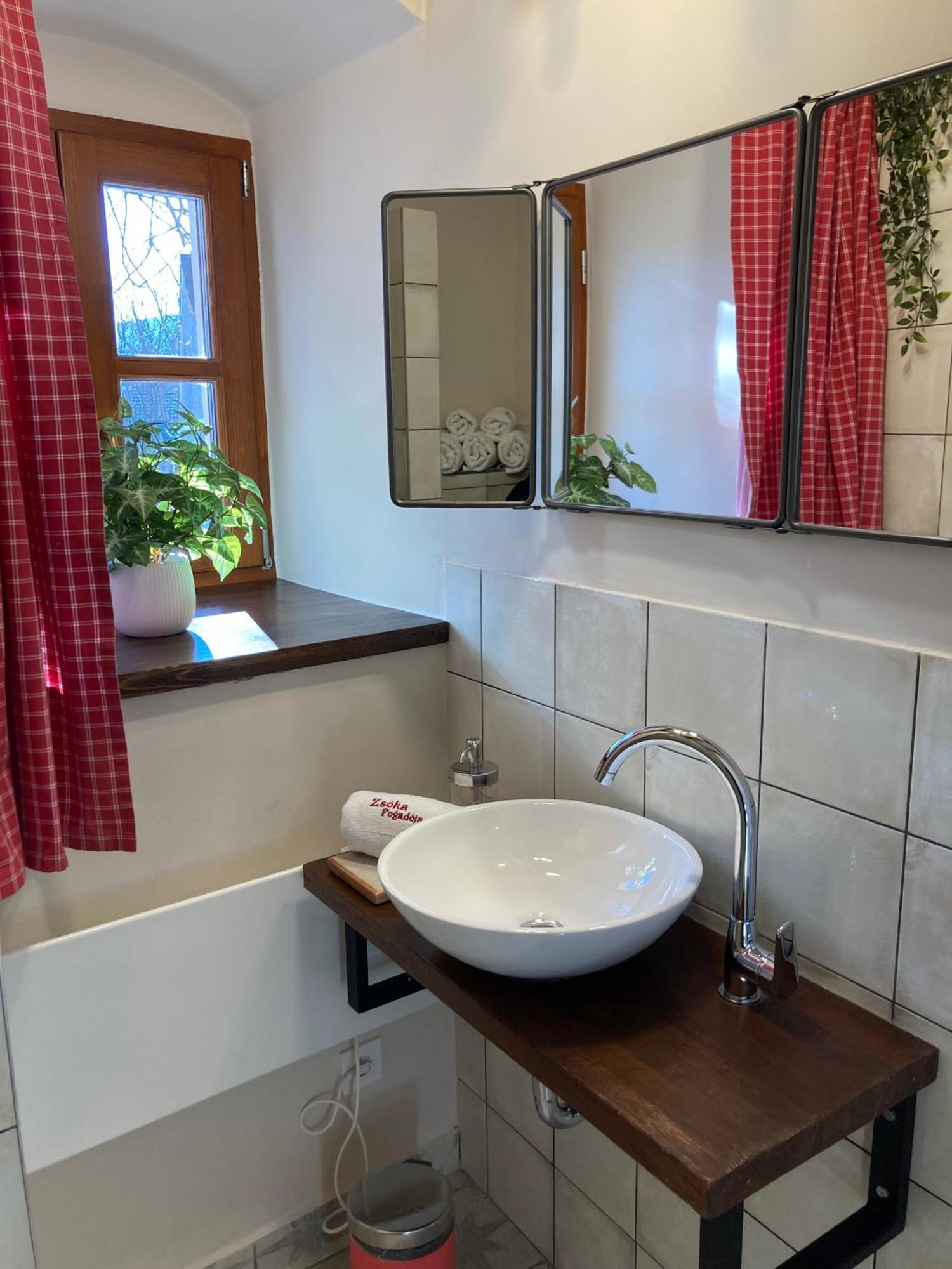Aparthotel Zsoka Fogadoja Szentantalfa Esterno foto